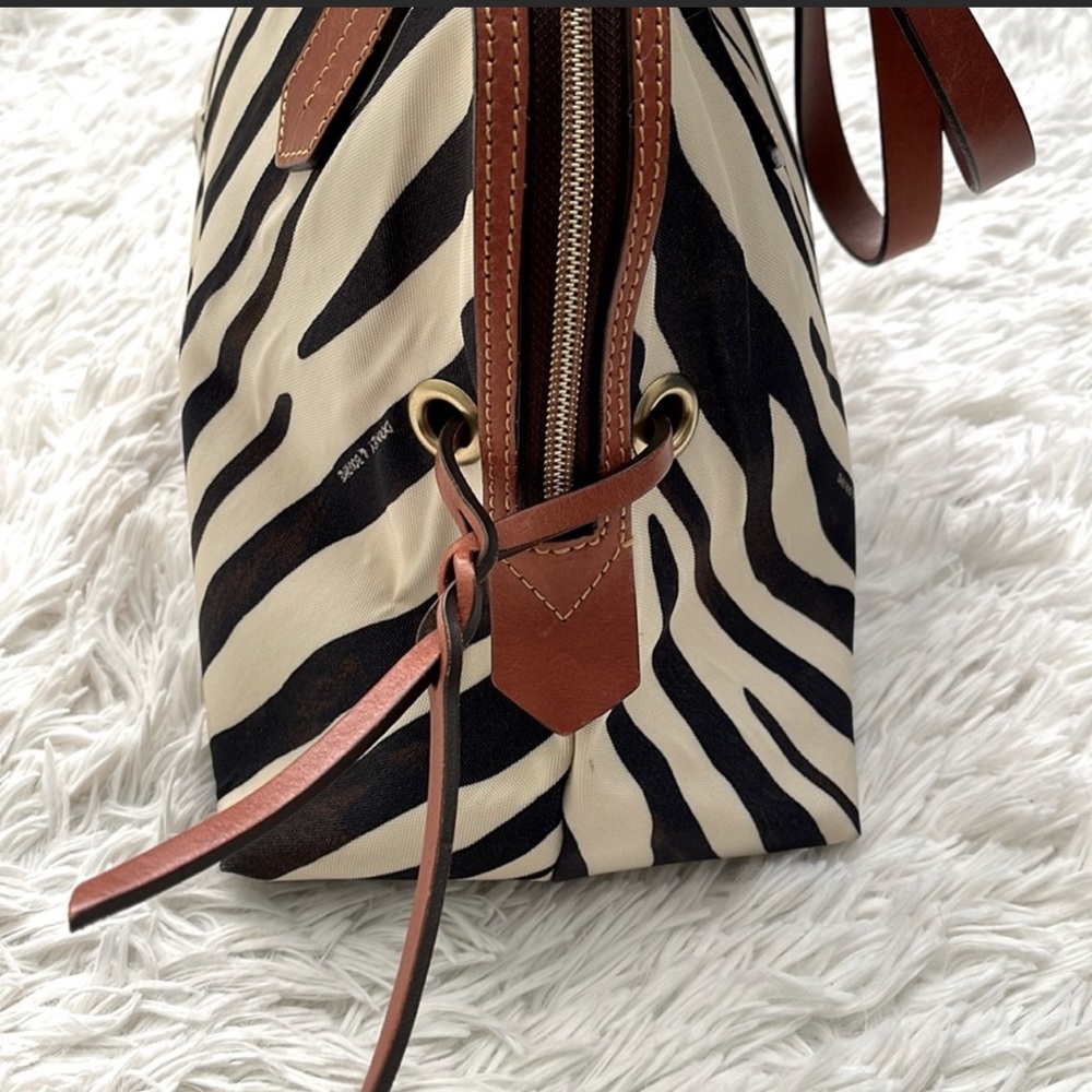 SOLD-Dooney Bourke Safari Zebra Print Tote - Picture 4 of 8